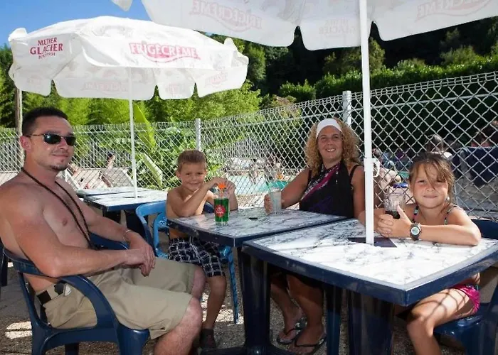 Camping ZEcamping 4 familial pataugeoire pet friendly animé